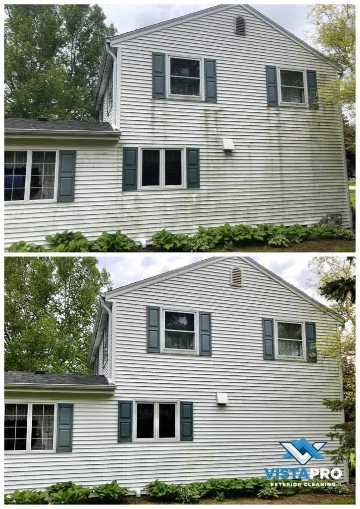 Vinyl soft washed house in Ozaukee County