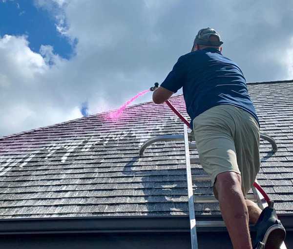 Milwaukee roof cleaning from the gutter line